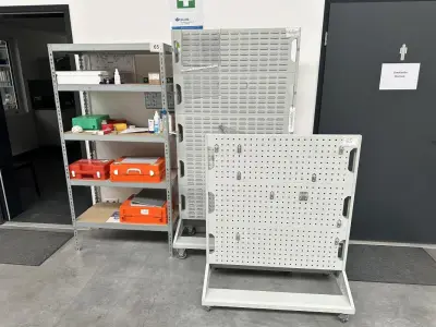 2 Rollständer für Mitteilungen – kavel bij Lueders & Partner, Crailsheim