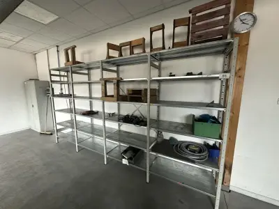 Metallregalzeile – kavel bij Lueders & Partner, Crailsheim
