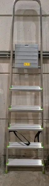 Een aluminium ladder met 5 treden – kavel bij Auctionline, Anderlecht