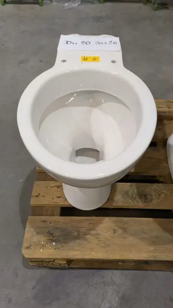 Een vrijstaand toilet van wit porselein, model SORAYA – kavel bij Auctionline, Anderlecht