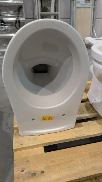 Een wandtoilet van wit porselein, model NORMA – kavel bij Auctionline, Anderlecht
