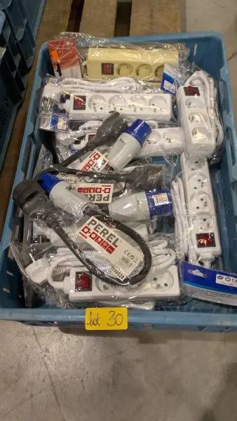 Een set verlengsnoeren en stekkerdozen – kavel bij Auctionline, Anderlecht