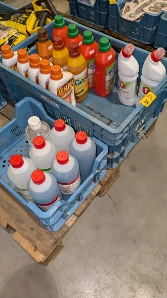 Een partij diverse onderhoudsproducten – kavel bij Auctionline, Anderlecht