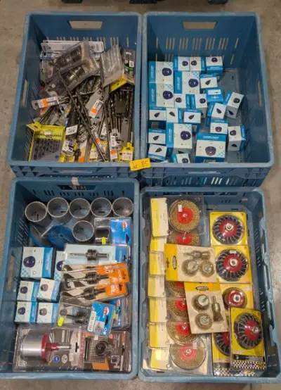 Een set accessoires voor boormachines – kavel bij Auctionline, Anderlecht