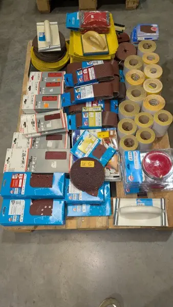Een set diverse schuurpapieren – kavel bij Auctionline, Anderlecht