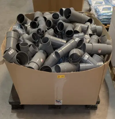 Een partij PVC-bochten en -eindstukken – kavel bij Auctionline, Anderlecht