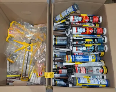 Een partij siliconenkits, lijmen, … + spuitpistolen + mondstukken – kavel bij Auctionline, Anderlecht