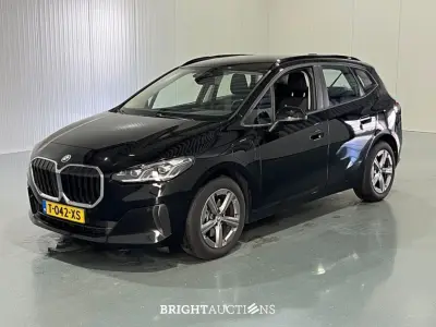 BMW 225e Active Tourer xDrive 245pk 2023 (Origineel-NL) 2-Serie, T-042-XS – kavel bij Bright Auctions