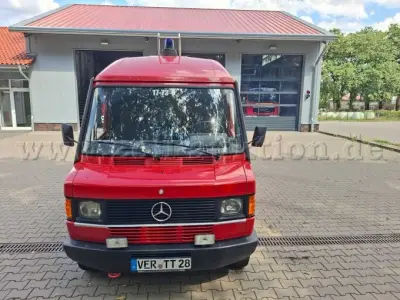 1 Mercedes-Benz 208D-KA Kastenwagen Umbau zum Gerätewagen BJ 1992 – kavel bij Zoll-Auktion, Thedinghausen