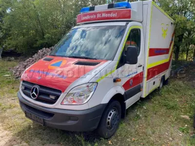 1 Einsatzfahrzeug Mercedes Benz Sprinter ehem. RTW mit Motorschaden – kavel bij Zoll-Auktion, Namborn