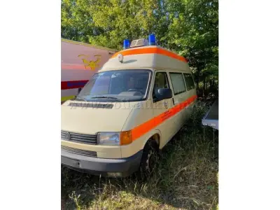 1 Einsatzfahrzeug KTW VW Transporter T4 mit Motorschaden – kavel bij Zoll-Auktion, Namborn