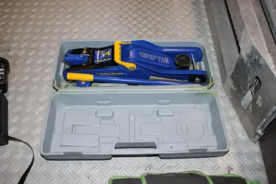 Garagekrik GOODYEAR max. 2 ton – kavel bij HNVI, 's-Hertogenbosch
