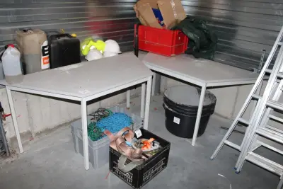Twee trapeziumvormige tafels – kavel bij HNVI, 's-Hertogenbosch