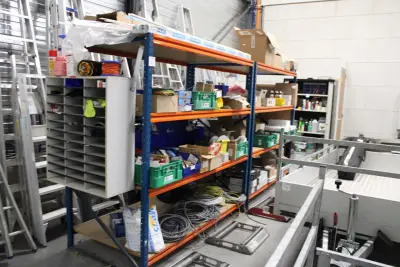 Twee magazijnstellingen met breedte 210 cm. Hoogte 200 cm. Diepte 100 cm. Exclusief inhoud. Let op. Ophalen op tweede afhaaldag – kavel bij HNVI, 's-Hertogenbosch