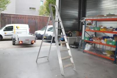 Aluminium trap SOLIDE met zes treden en bordes – kavel bij HNVI, 's-Hertogenbosch