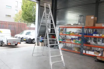 Aluminium trap SOLIDE met negen treden en bordes – kavel bij HNVI, 's-Hertogenbosch