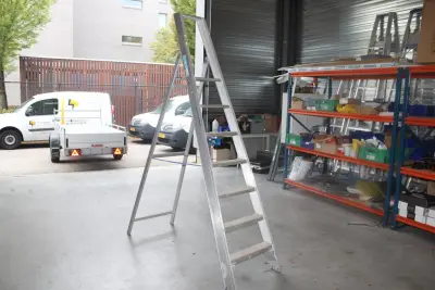 Aluminium trap SOLIDE met zes treden en bordes – kavel bij HNVI, 's-Hertogenbosch