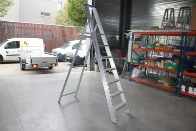 Aluminium trap SOLIDE met zes treden en bordes – kavel bij HNVI, 's-Hertogenbosch