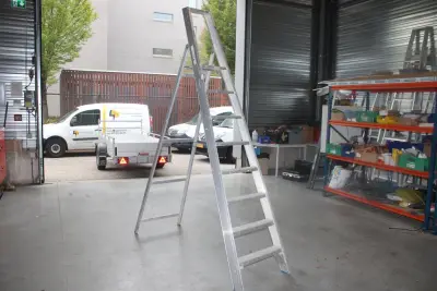 Aluminium trap SOLIDE met zeven treden en bordes – kavel bij HNVI, 's-Hertogenbosch