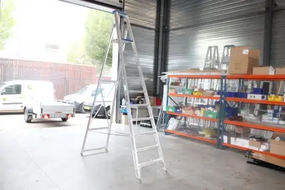 Aluminium trap ASC met negen treden en bordes – kavel bij HNVI, 's-Hertogenbosch
