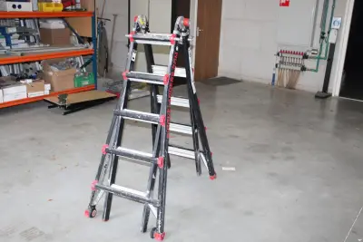 Vierdelige trap/ladder BiG ONE Ladders met 4 x 5 treden – kavel bij HNVI, 's-Hertogenbosch