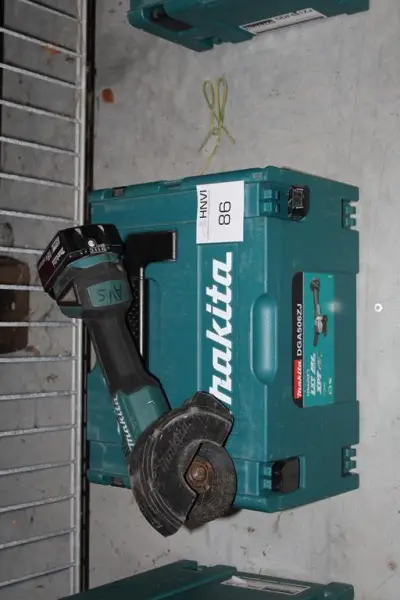 Haakse accu slijptol MAKITA DGA506ZJ met accu en kunststoffen koffer – kavel bij HNVI, 's-Hertogenbosch
