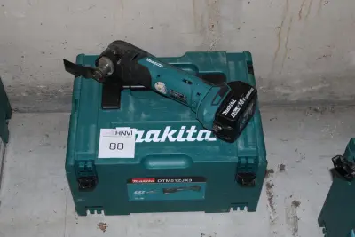 Accu multitool MAKITA DTM51 met accu en kunststoffen koffer – kavel bij HNVI, 's-Hertogenbosch