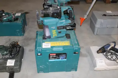 Accu boorhamer MAKITA DHR242 met HEPA DX01 afzuiger met accu en kunststoffen koffer – kavel bij HNVI, 's-Hertogenbosch