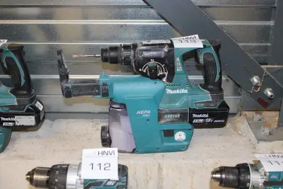 Accu boorhamer MAKITA DHR242 met HEPA DX01 afzuiger met accu – kavel bij HNVI, 's-Hertogenbosch