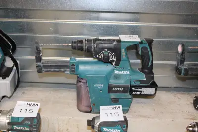 Accu boorhamer MAKITA DHR242 met HEPA DX01 afzuiger met accu – kavel bij HNVI, 's-Hertogenbosch