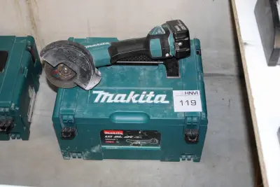 Haakse accu slijptol MAKITA DGA504 met accu en kunststoffen koffer – kavel bij HNVI, 's-Hertogenbosch