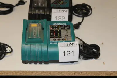 Acculader MAKITA DC18RA – kavel bij HNVI, 's-Hertogenbosch