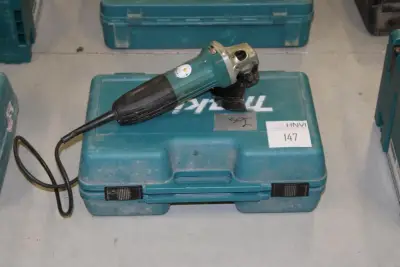Haakse slijper MAKITA GA50303R met kunststoffen koffer – kavel bij HNVI, 's-Hertogenbosch
