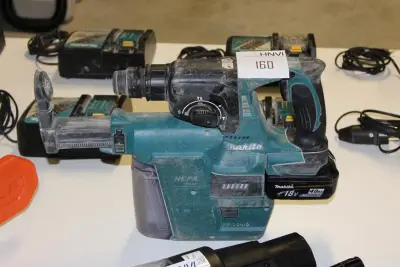 Accu boorhamer MAKITA DHR242 met HEPA DX01 afzuiger met accu – kavel bij HNVI, 's-Hertogenbosch