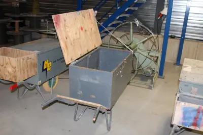 Gereedschapskruiwagen NN met houten klep – kavel bij HNVI, 's-Hertogenbosch