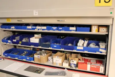 Inhoud van shuttlekast 19 van kavel M213 w.o. schroeven, bouten, moeren, schakelaars, automaten, connectoren etc. op 23 schappen. Let op. Ophalen o… – kavel bij HNVI, 's-Hertogenbo