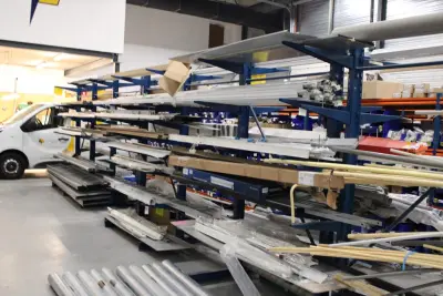 Combinatiekavel van drie dubbelzijdige draagarmstellingen. Kavels M215, M216 en M217. Let op. Ophalen op tweede afhaaldag – kavel bij HNVI, 's-Hertogenbosch