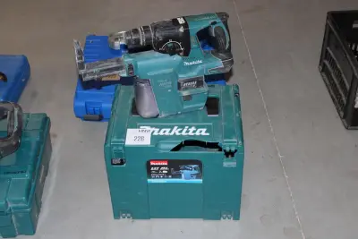 Accu boorhamer MAKITA DHR242 met HEPA DX01 afzuiger, zonder accu en met kunststoffen koffer – kavel bij HNVI, 's-Hertogenbosch