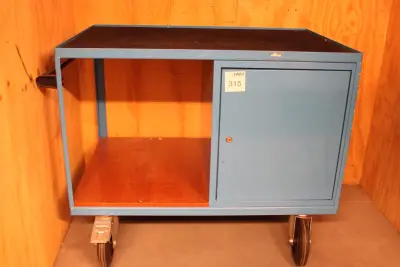 Mobiele werkbank met kast, afm. 105 x 70 x 87 cm – kavel bij HNVI, 's-Hertogenbosch