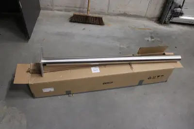Multifunctionele combipaal, lengte 140 cm, met vloermontageplaat 19,5 x 19,5 cm – kavel bij HNVI, 's-Hertogenbosch