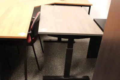 In hoogte verstelbare werktafel, afm. 120 x 80 cm – kavel bij HNVI, 's-Hertogenbosch