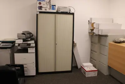 Magazijnkast met twee roldeuren, afm. 115 x 54 x 197 cm – kavel bij HNVI, 's-Hertogenbosch