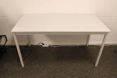 Werktafel, afm. 140 x 70 x 75cm – kavel bij HNVI, 's-Hertogenbosch