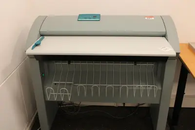Electrische vouwmachine OCE 940 – kavel bij HNVI, 's-Hertogenbosch