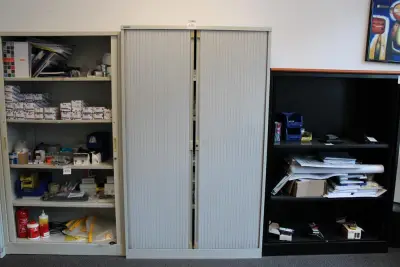 Archiefkast met twee roldeuren, afm. 120 x 50 x 197 cm – kavel bij HNVI, 's-Hertogenbosch