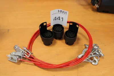 Aanhanger onderdelen w.o. breekkabels en adapters – kavel bij HNVI, 's-Hertogenbosch