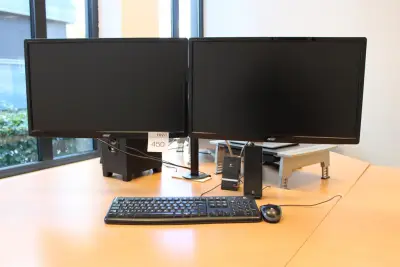 Twee monitoren 24 inch ACER, speakers en toetsenbord met muis – kavel bij HNVI, 's-Hertogenbosch