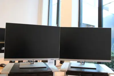 Twee monitoren HP 24 inch – kavel bij HNVI, 's-Hertogenbosch