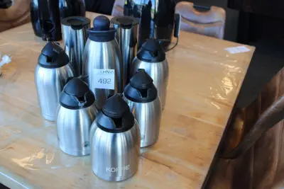 Koffie- en theekannen in diverse uitvoeringen, 8 stuks – kavel bij HNVI, 's-Hertogenbosch