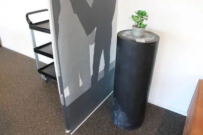 Metalen pilaar, doorsnede 37 cm, hoogte 100 cm – kavel bij HNVI, 's-Hertogenbosch
